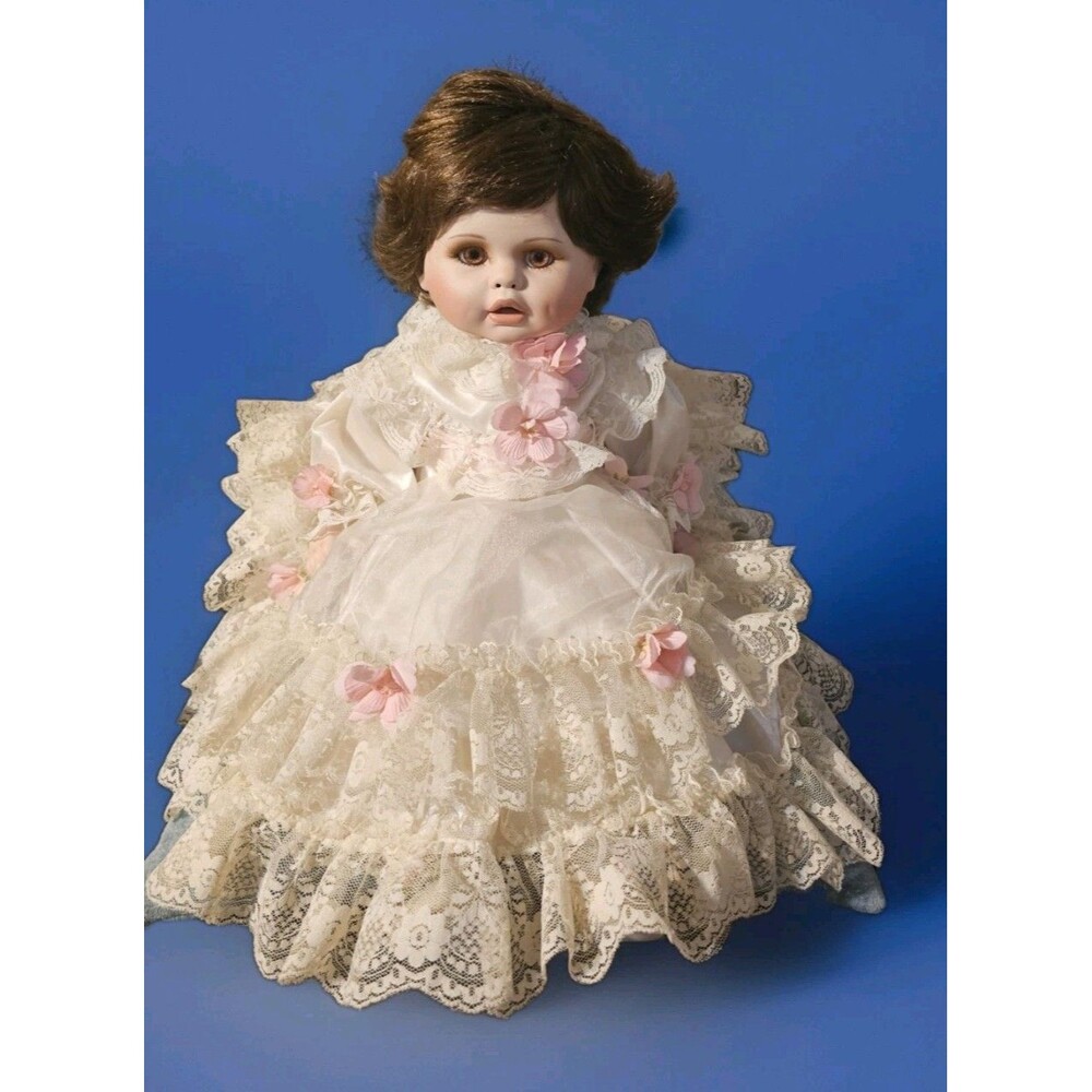 RUSTIE 🎀 World Gallery 24 DOLL SitsPorcelain JOINTED Limited Edition 81/2000